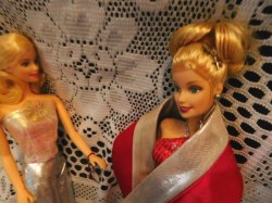 BARBIES RED SILVER B